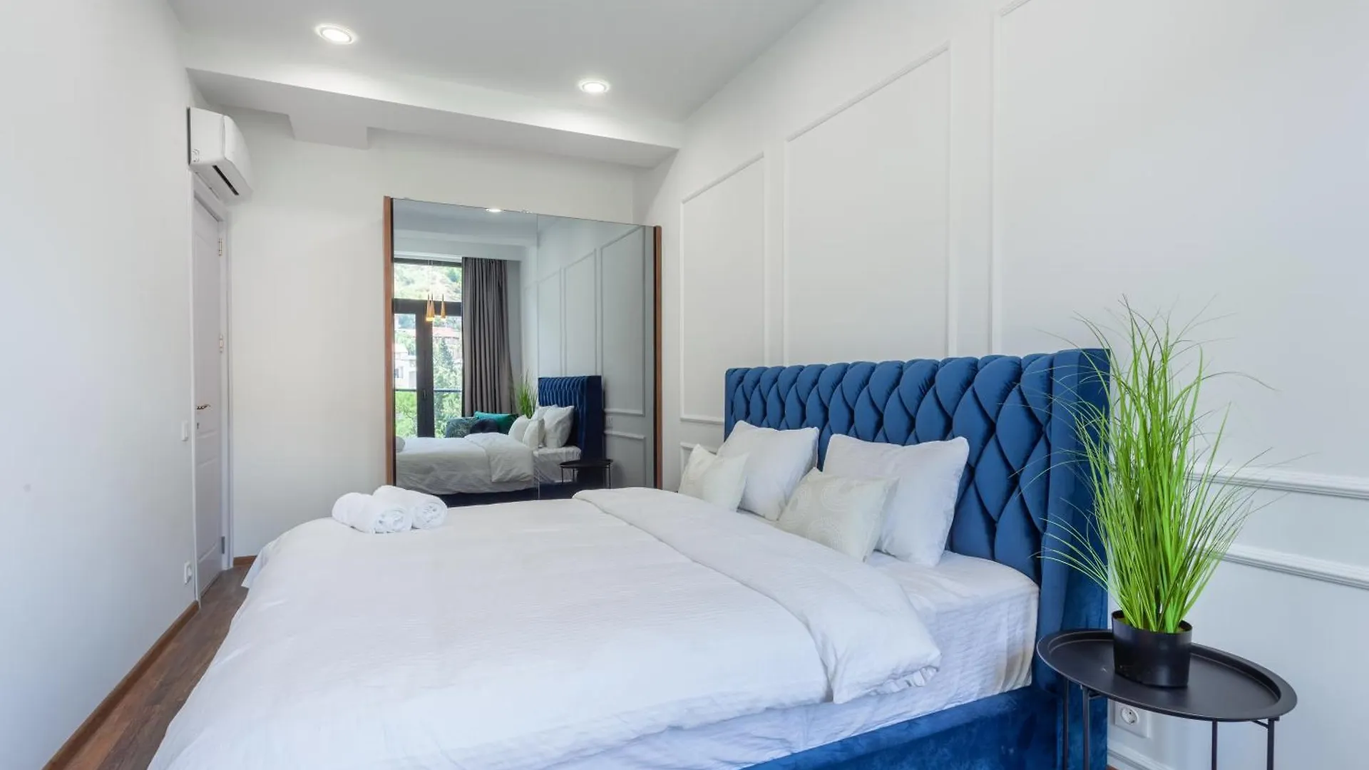 Luxury Vera - 2 Bdrm @ City Center Tbilisi