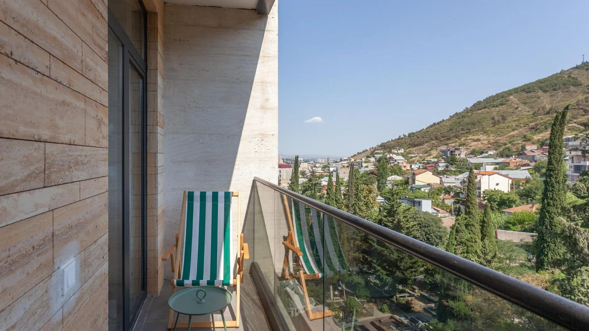 Luxury Vera - 2 Bdrm @ City Center Tbilisi Apartmán