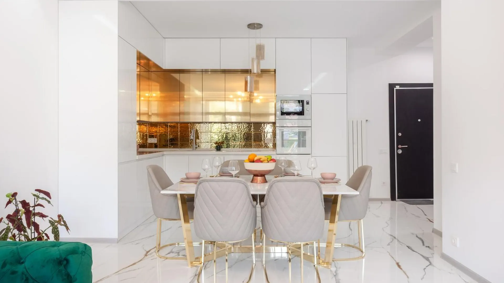 Luxury Vera - 2 Bdrm @ City Center Tbilisi 0*,